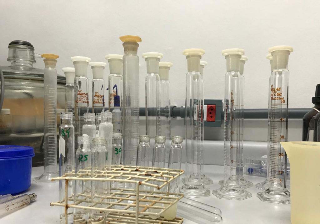 Cromatografia líquida em óleo isolante
